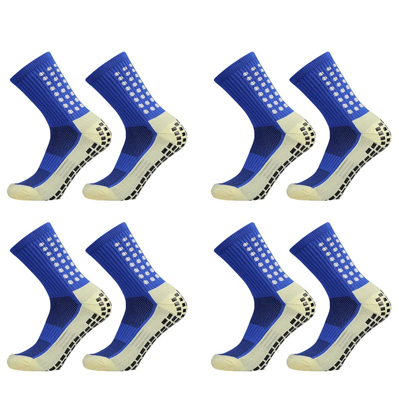 Ein Set von vier blau-weißen rutschfesten Sportsocken, von der Seite gezeigt.