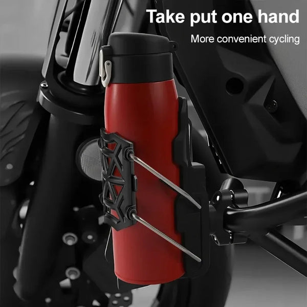 Roter Halter montiert am schwarzen Fahrradrahmen, zeigt eine einhändige Bedienung für einfaches Fahrradfahren.