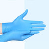 Une paire de gants de nettoyage en nitrile bleu vif et résistants, sur fond blanc.