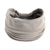 Foulard en coton bohème gris noué en nœud, montré à plat.