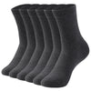 Une pile de chaussettes noires à col côtelé vues de côté.