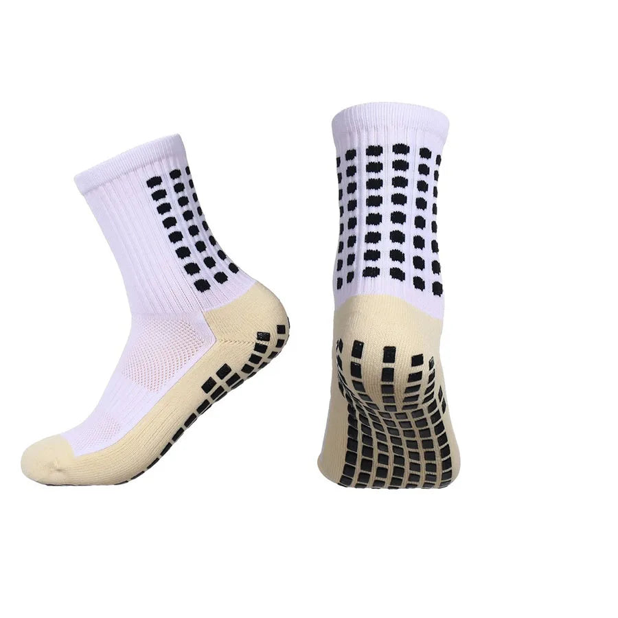 Ein Paar weiße und schwarze sportliche Grip-Socken von der Seite