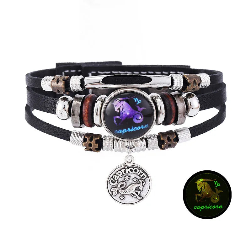 Pulsera de plata y cuero con dije del signo Capricornio morado.
