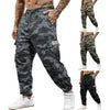Pantalon cargo camouflage pour homme, motif vert foncé et gris.