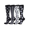 Un ensemble de chaussettes de compression noires avec divers motifs de crânes et de squelettes.
