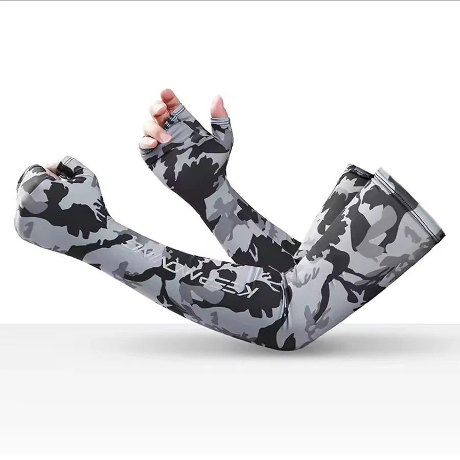 Eine Camouflage-Manschette auf Hand und Unterarm.