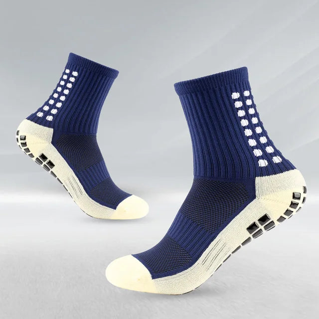 Un par de calcetines deportivos para fútbol azul marino y blanco antideslizantes para hombres, vistos de perfil.