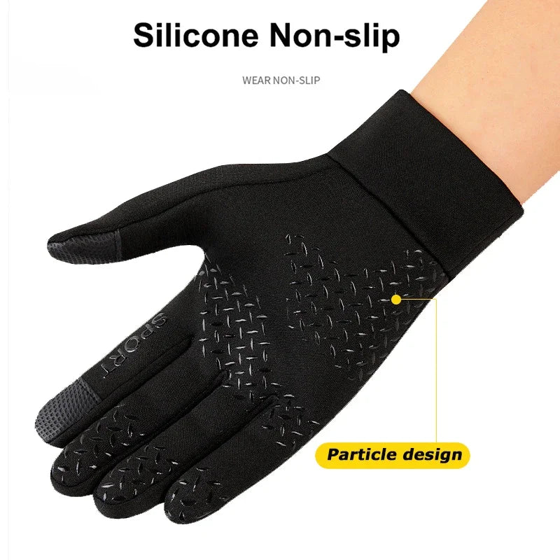 Schwarze Silikon-Sportschuhe ohne Rutschfestigkeit auf einer Hand, die Partikeldarstellung hervorheben.