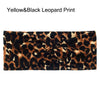 Diadema elástica de tela con estampado de leopardo marrón y negro.