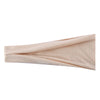 Un bandeau élastique beige plié et exposé sur un fond blanc.