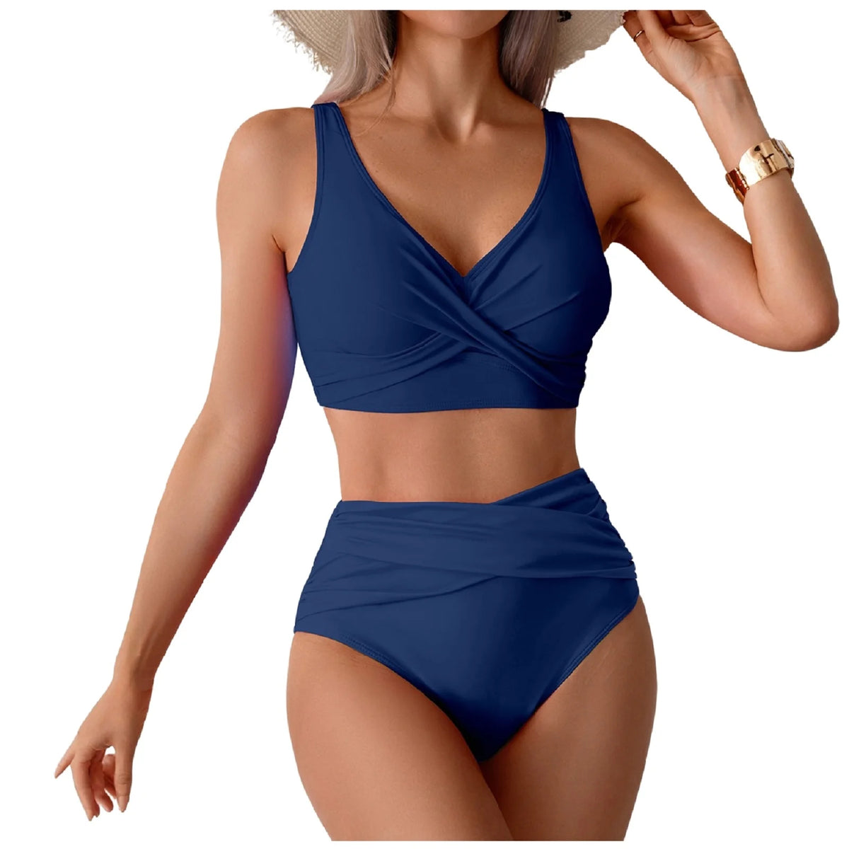 Un modèle porte un maillot de bain deux pièces nageur bleu marine taille haute et froncé.
