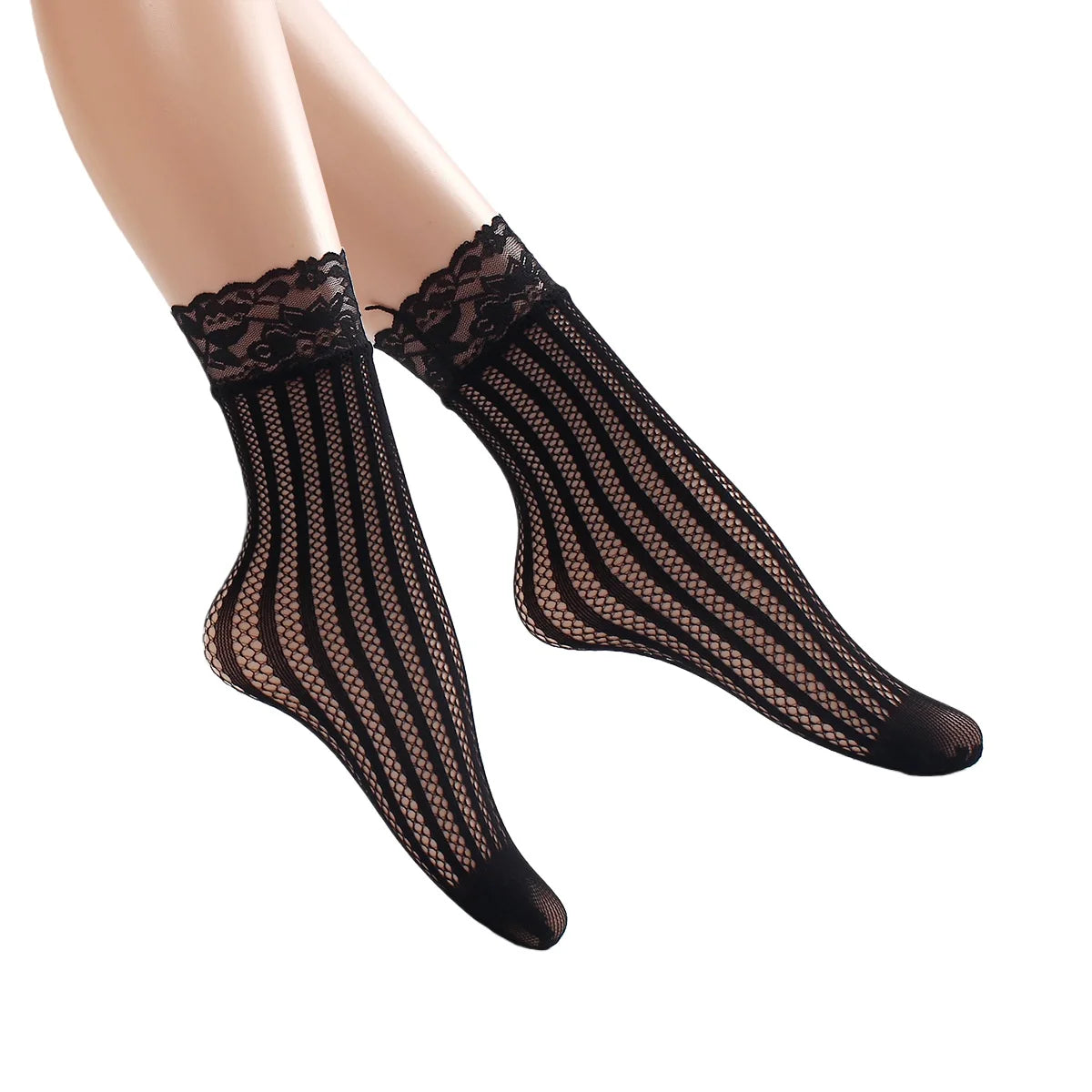 Schwarze florale Spitze Socken, getragen an den Beinen eines Models.