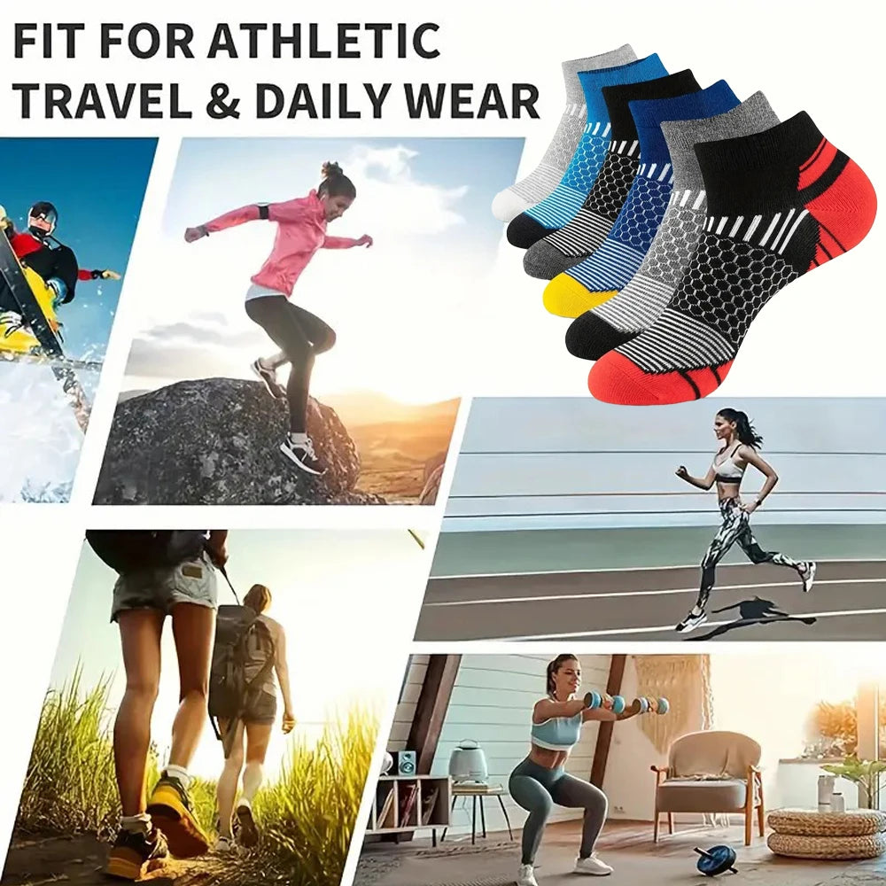 Collection de chaussettes de sport aux couleurs et motifs variés, adaptées au voyage et à l'usage quotidien.