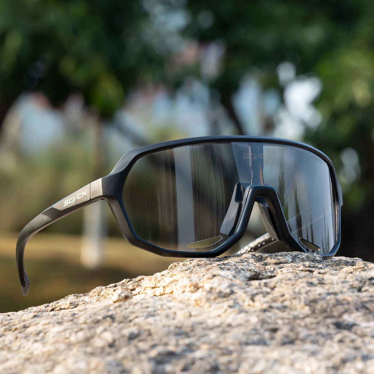 Photochromic Cycling Glasses with UV400 Protection