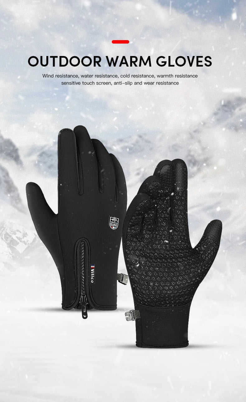 Une paire de gants d'extérieur noirs chauds, présentés sur un fond enneigé.