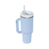 Tasse isotherme en acier inoxydable bleu clair grande capacité avec paille argentée.