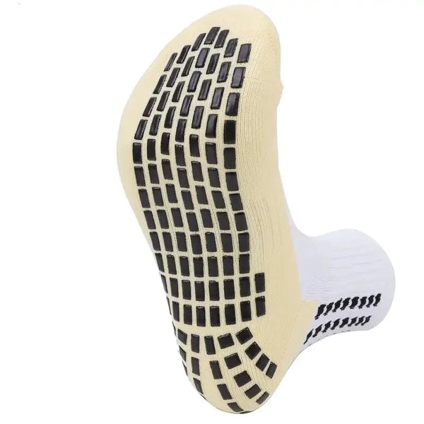 Un par de calcetines de fútbol amarillos con patrón texturizado y protectores para la rodilla.