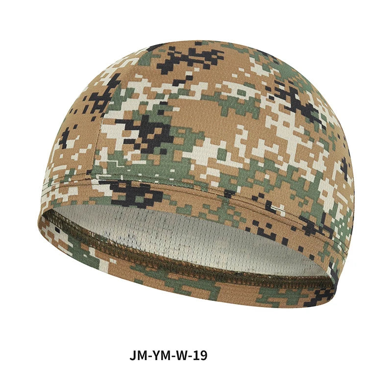 Beige und grünes Tarnnetz-Skullcap mit atmungsaktiver Stofffutter.