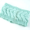 Diadema de punto verde menta claro para cabello y tocado de invierno.