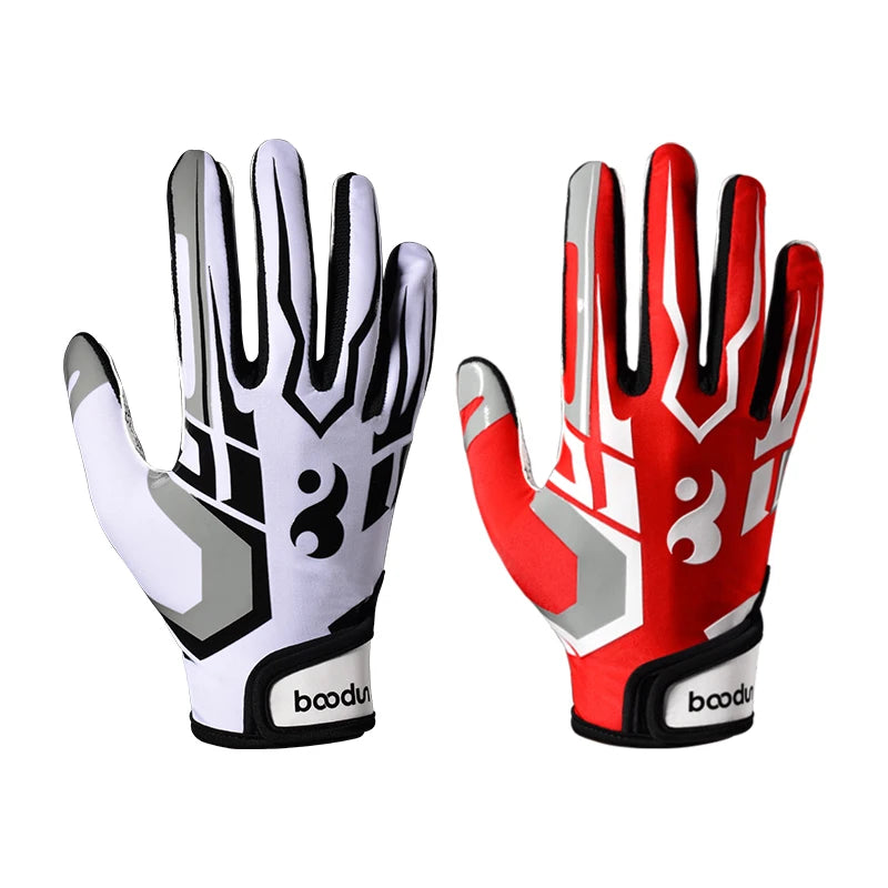 Une paire de gants de sport en silicone rouge et blanc antidérapants pour l'entraînement et les frappes.