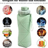 Botella de silicona plegable verde claro mostrada con diversas bebidas calientes y frías.
