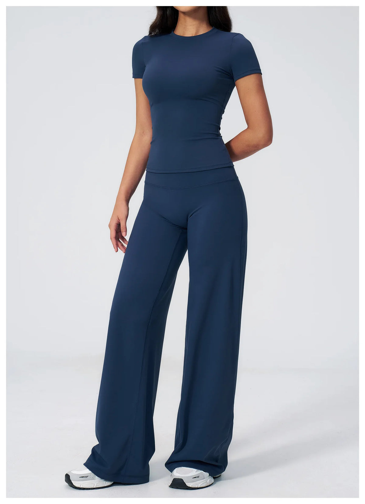 A woman wearing a navy blue high-waist yoga and gym leggings set.