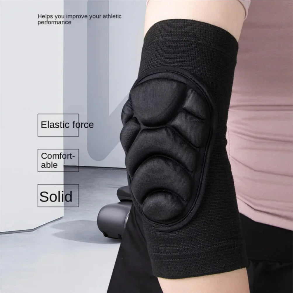 Protège-avant-bras élastique noir conçu pour améliorer la performance sportive et offrir confort.