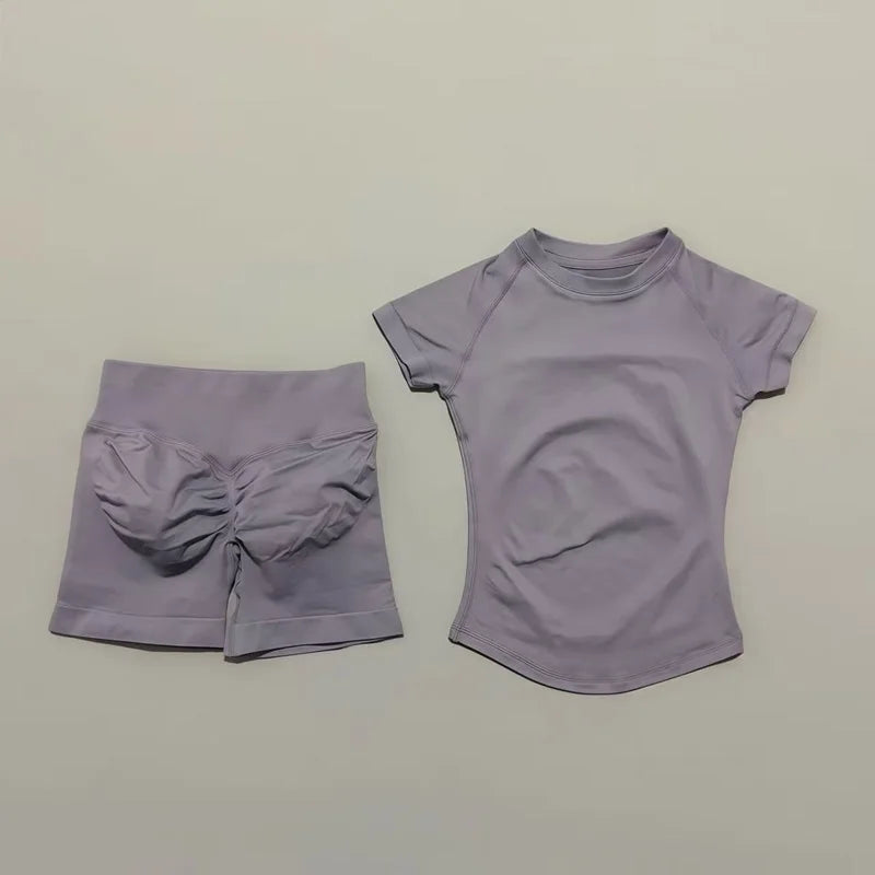 A light purple seamless yoga set for women featuring a short sleeve top and matching workout leggings.