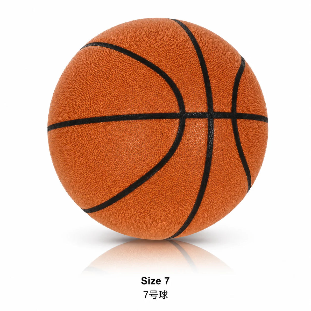 Vue rapprochée d'un ballon de basketball orange avec des lignes noires, étiqueté Taille 7.