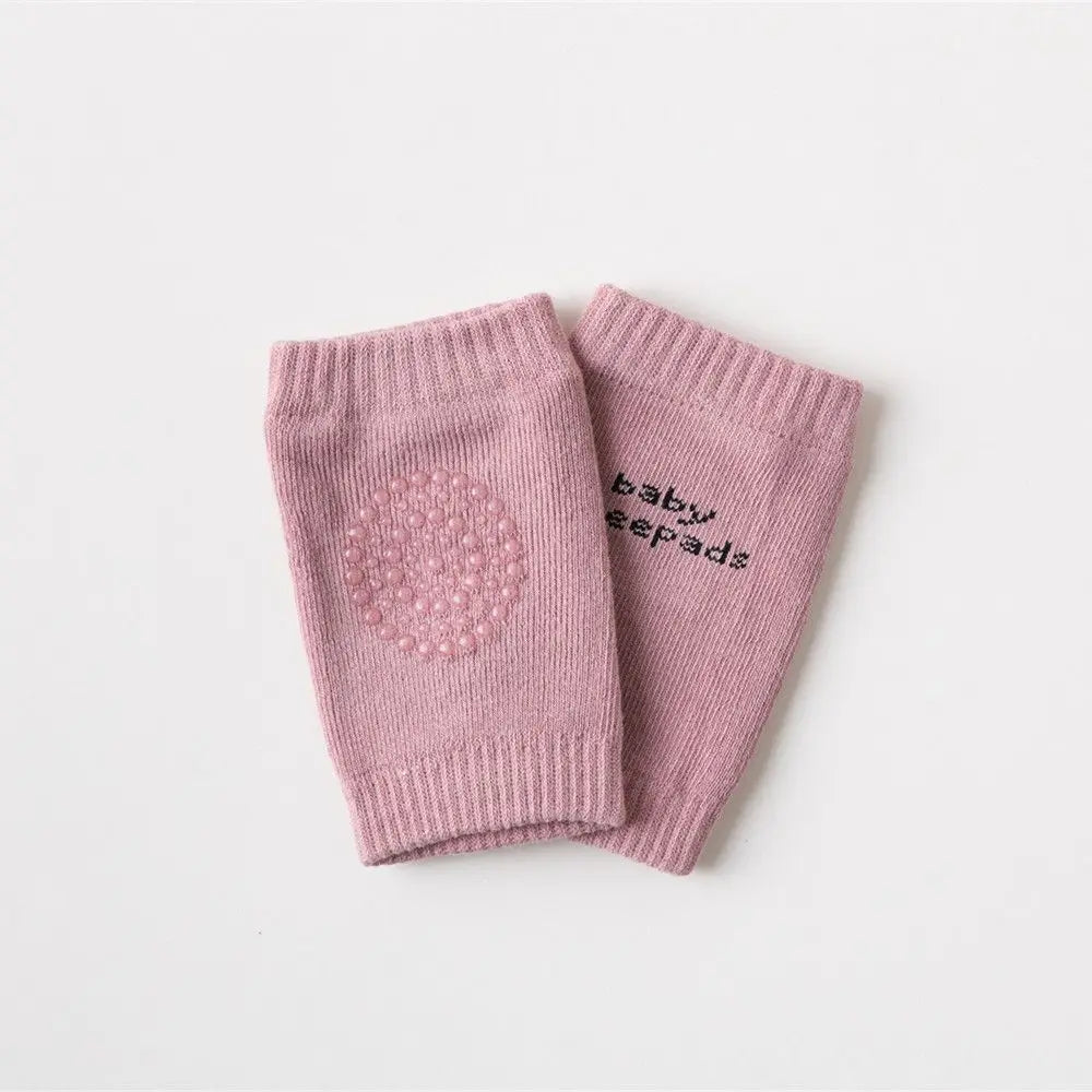 Rosa Strick-Kniepolster für Babys mit strukturiertem Muster zum Tragen beim Krabbeln.