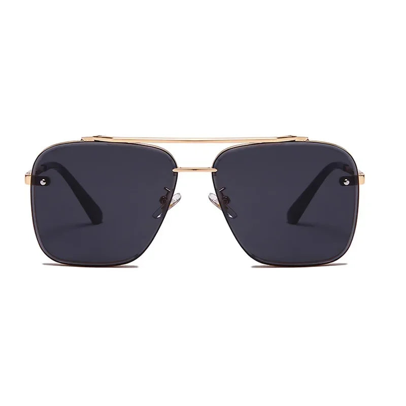 Gafas de metal cuadradas clásicas con lentes oscuros y monturas doradas.