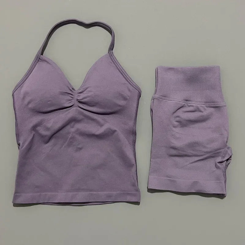 A lilac women's seamless fitness set consisting of a cropped top and matching shorts.