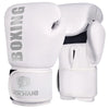Une paire de gants de boxe Muay Thai en cuir PU blanc avec un patch logo Laststand au poignet.