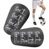 Protectores shin de fútbol mini negros con diseños de 'Can't' y 'Can' junto a un balón de fútbol.