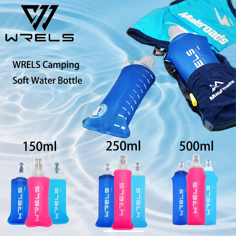 Una colección de botellas de agua suave WRELS en varios colores y tamaños, incluyendo una botella azul grande y varias rosas 