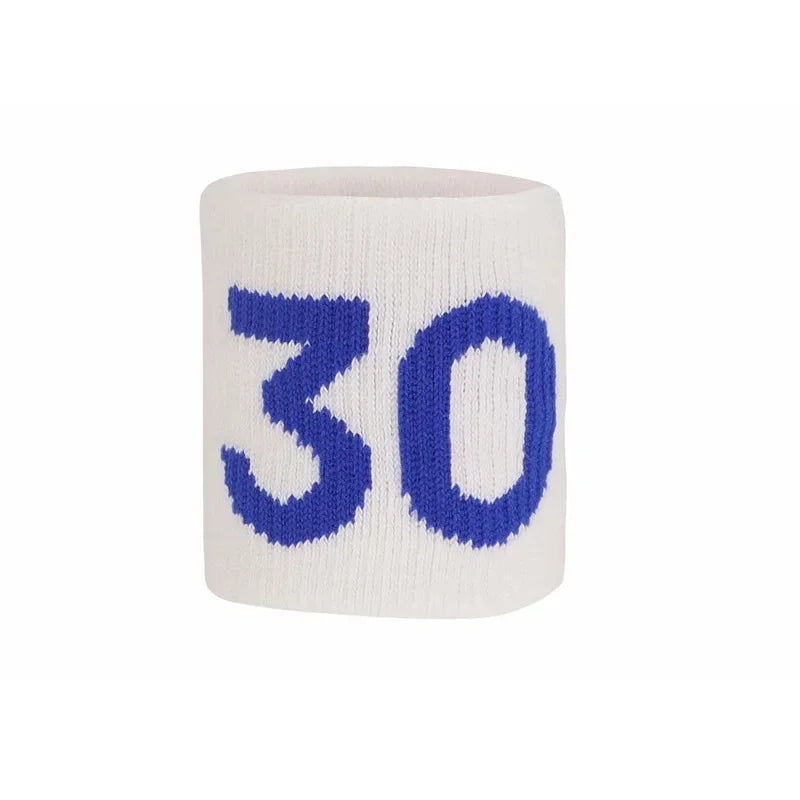 Bracelet de poignet tricoté blanc avec le chiffre 30 brodé en fil bleu