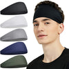 Ein Mann präsentiert verschiedene bunte, feuchtigkeitsableitende Sport-Headbänder in Schwarz, Weiß, Grau, Blau und Olivgrün.