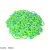 Pila de 200 bandas elásticas de telar de color verde neón y azul para hacer pulseras
