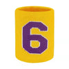 Bracelet jaune avec le chiffre six violet imprimé