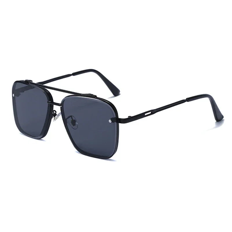 Gafas de metal cuadradas clásicas con montura negra y lentes oscuros