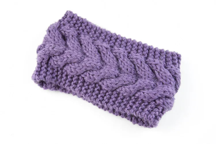 Diadema de punto morada para el cabello y tocado de invierno.