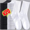 Une pile de chaussettes en coton mélangé noir et blanc pour hommes, montrant divers styles et couleurs.
