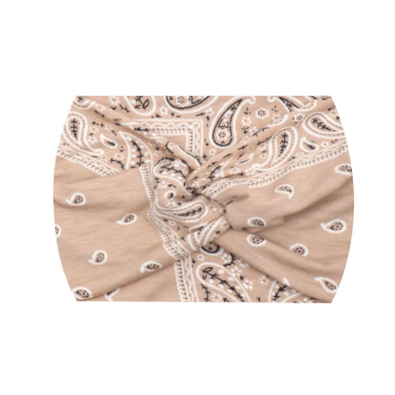 Bandeau de sport beige à imprimé stretch avec motif paisley complexe.