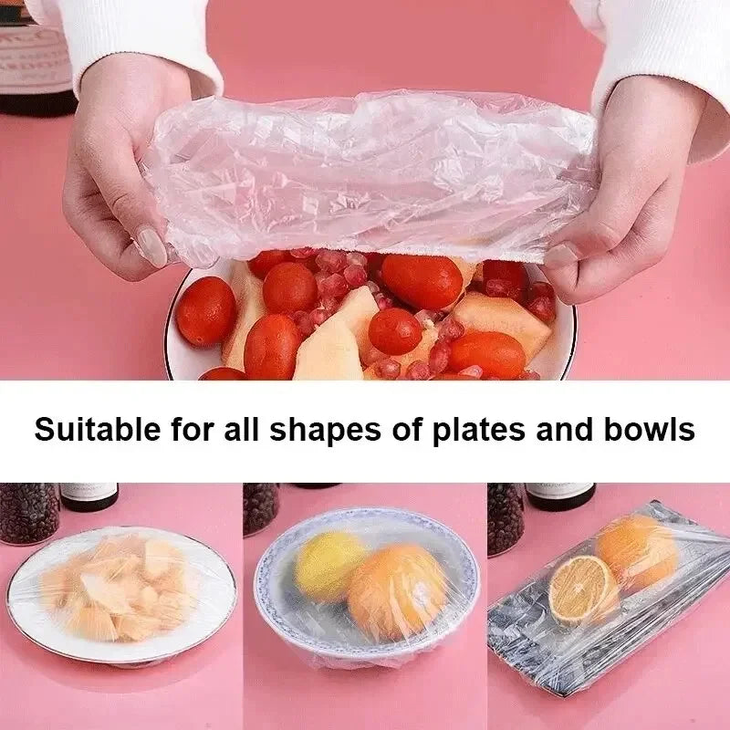 Capas desechables para ducha usadas para extensiones y trenzas, mostradas sobre un plato de fruta