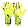 Un par de guantes de portero amarillo neón para fútbol o soccer