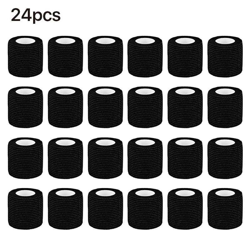 Un juego de 24 vendas desechables anti-resbalantes para tatuajes, enrolladas en tubos individuales.