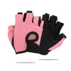Une paire de gants de vélo et de fitness roses et noirs, respirants et à séchage rapide, montrés à plat.