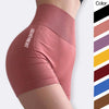 Primer plano de un short deportivo femenino sin costuras color rosa polvoriento.