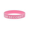 Pinkes Silikon-Armband mit dem Text "I AM SECOND" und einem Plus-Zeichen.