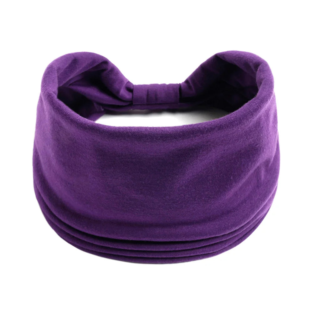 Un foulard en coton boho violet noué en nœud, montré sur fond blanc.